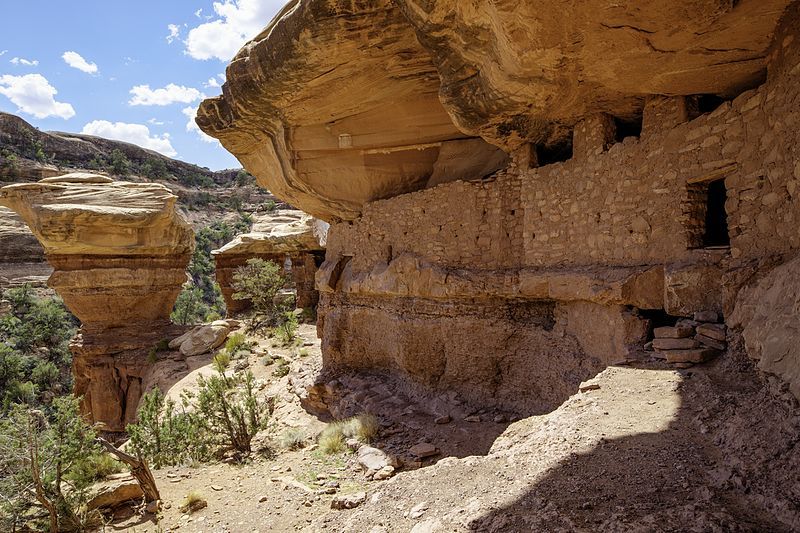 File:Cedar-mesa-moon-house - side.jpg