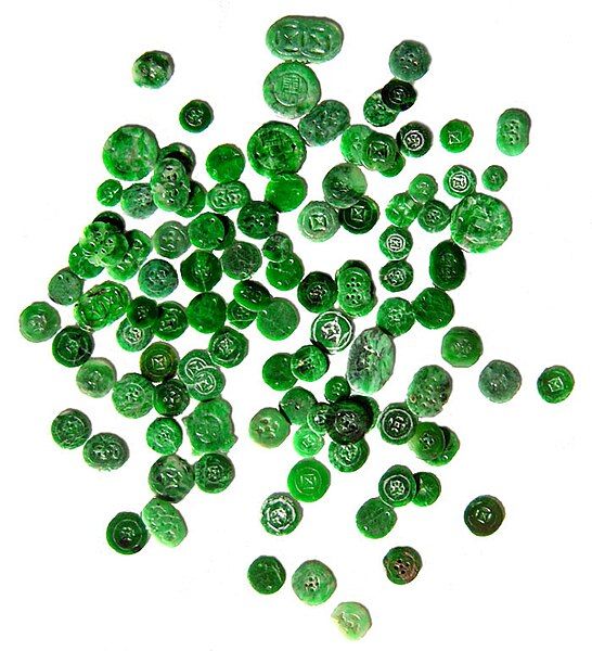 File:Chinese jadeite buttons.jpg