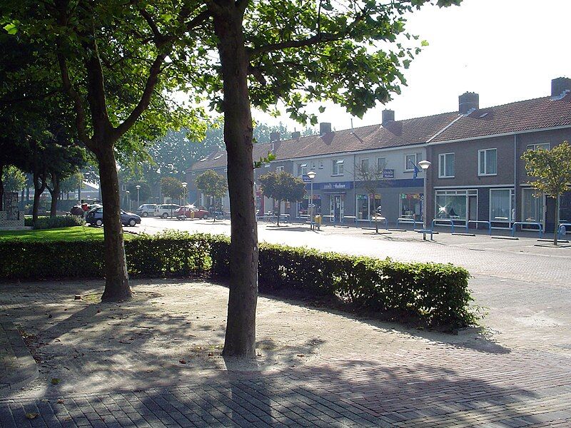 File:Creil binnenplein.JPG