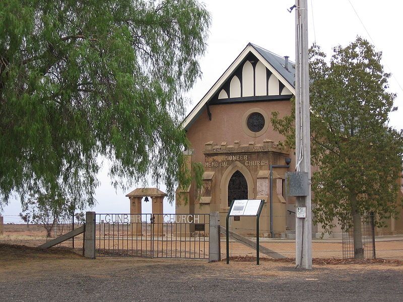 File:GunbarPioneerMemorialChurch2.JPG