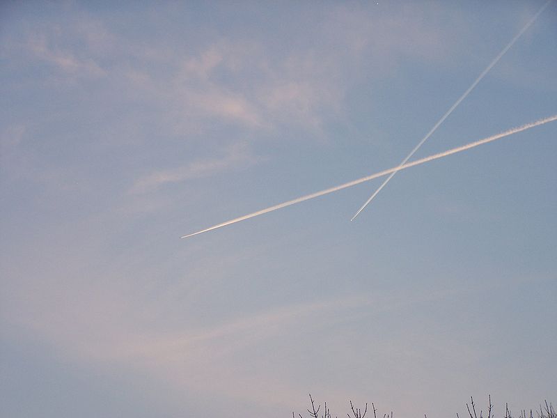 File:Intersecting contrails.jpg