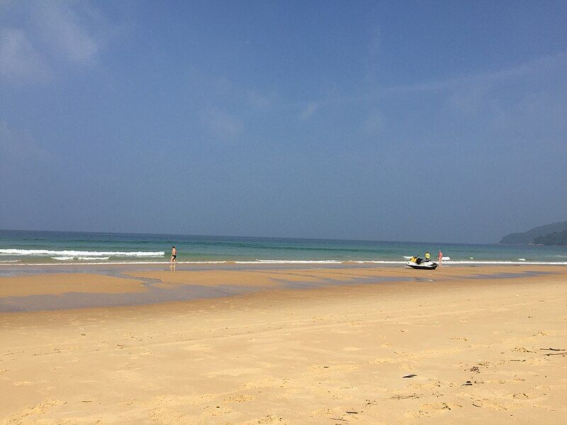 File:Karon beach 9.jpg