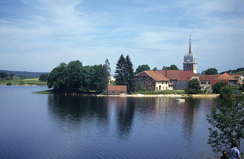 File:Lac de l'Abbaye.jpg