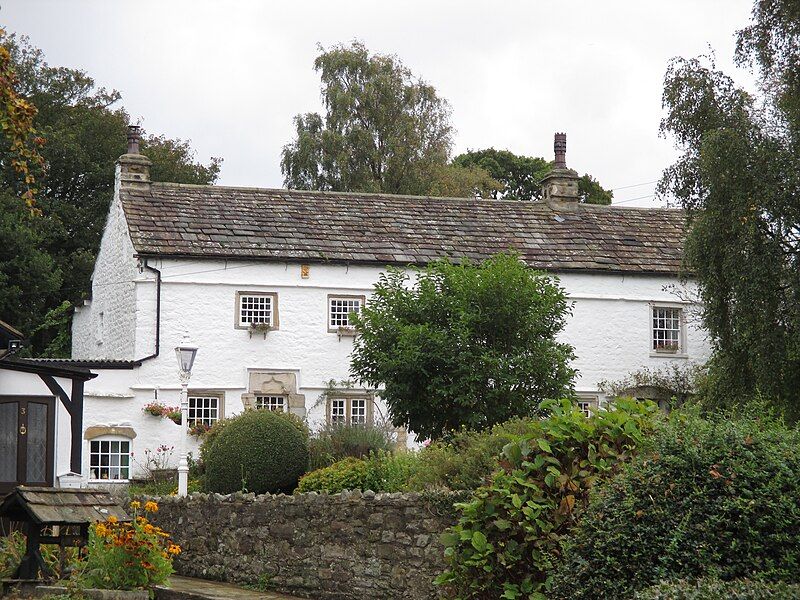 File:Old Hall Farmhouse.jpg