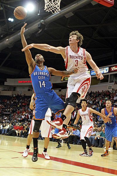 File:Omer Asik blockshot.jpg