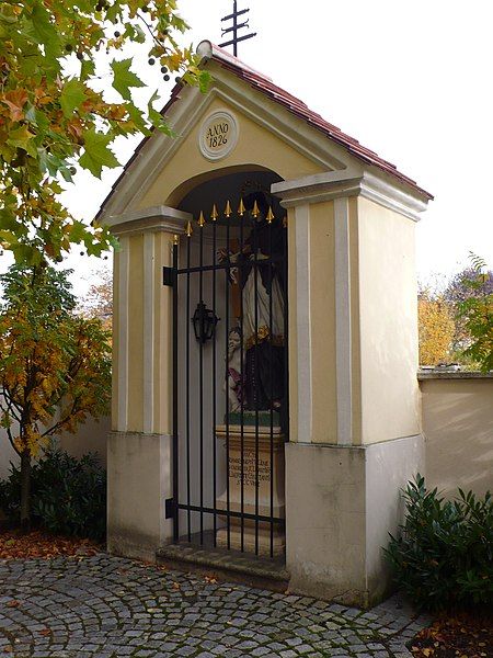 File:Reisenberg Schuchkapelle.jpg