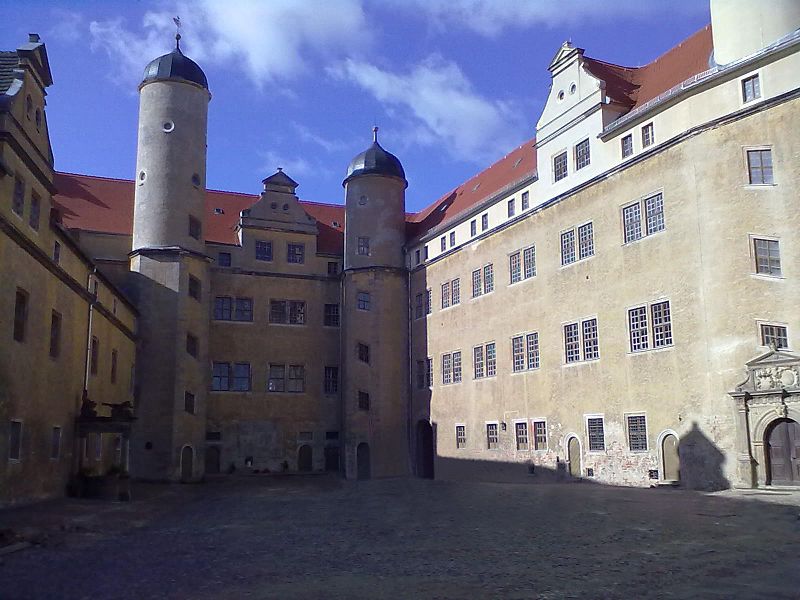 File:Schloss Lichtenburg01.jpg