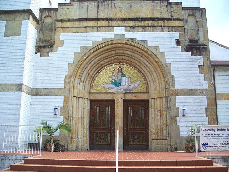 File:St-leo-abbey-entrance02.jpg