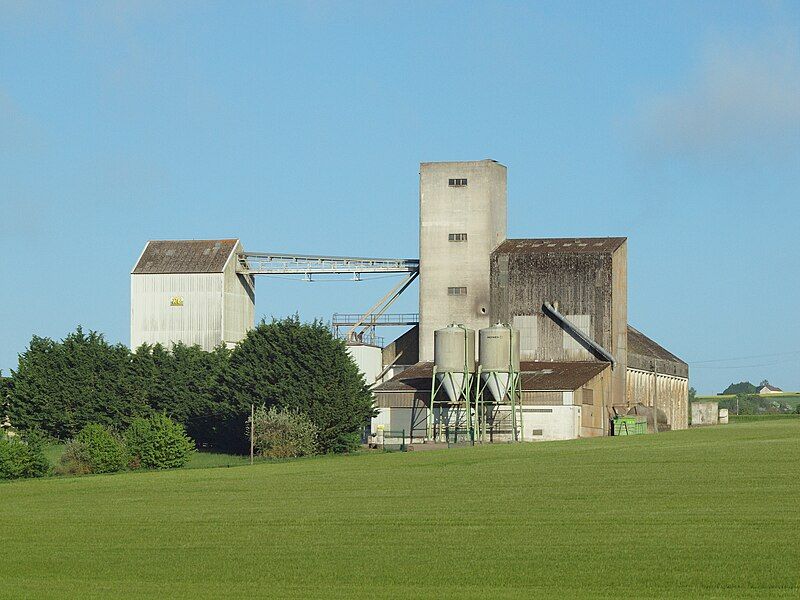 File:Thury-FR-89-silo céréalier-03.jpg