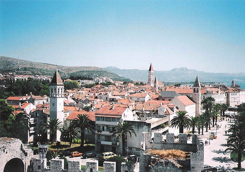 File:Trogir 2004b.jpg