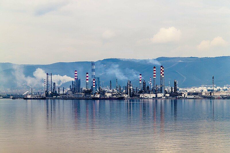 File:Tupras İzmit Refinery.jpg