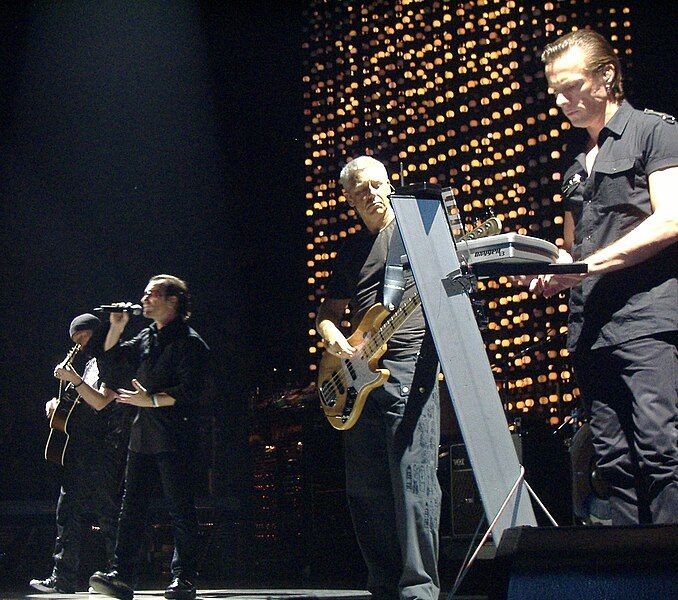 File:U2AtMadisonSquare.jpg