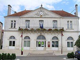 Town hall in Vars