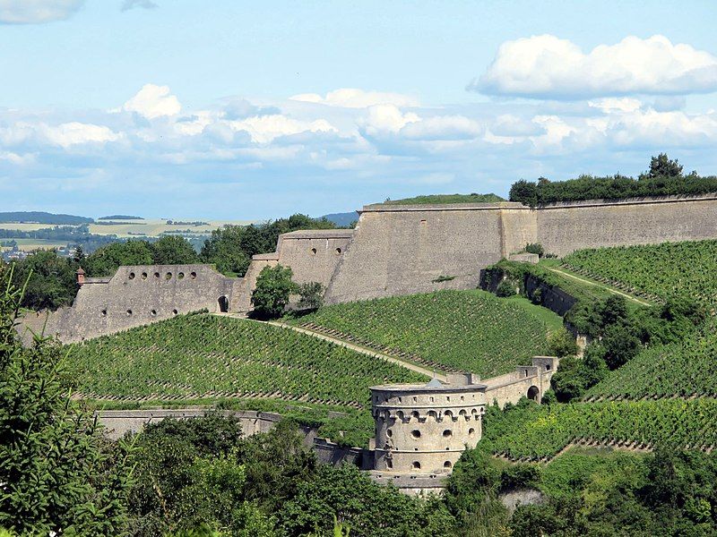 File:WÜ MarienbergMaschikuliturm.jpg