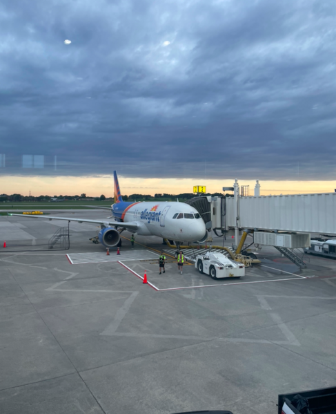 File:Allegiant Airbus A320.png