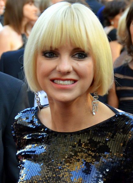 File:Anna Faris, 2012.jpg