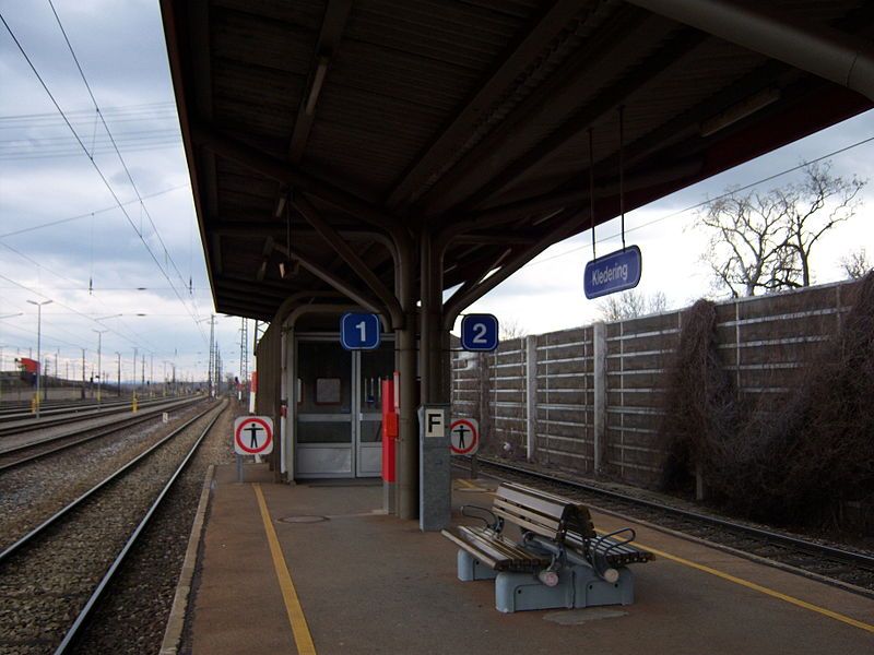 File:Bahnhof Kledering 3.JPG