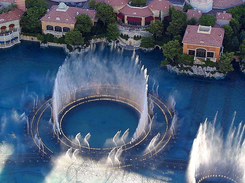 File:Bellagio nice fountain.jpg