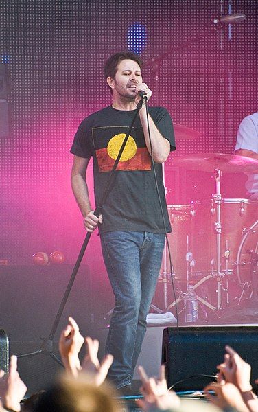 File:Bernard Fanning (4308452903).jpg