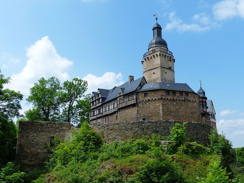 File:Burg Falkenstein (Harz).JPG