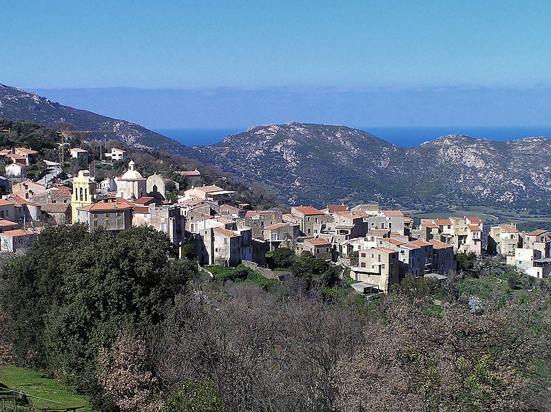 File:Cateri-le Village.jpg