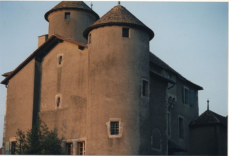 File:Compesieres-Chateau-2004.jpg