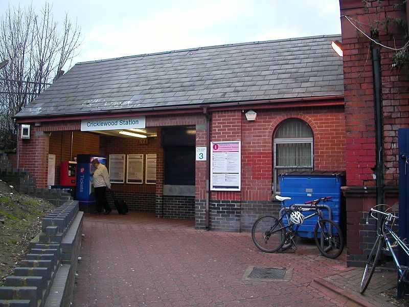 File:Cricklewood Main Building.jpg