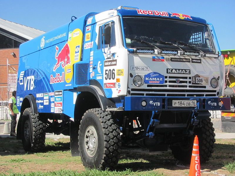 File:DakarRallyTrucks10.jpg