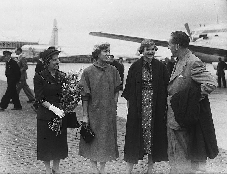 File:DisneySchiphol1951.jpg