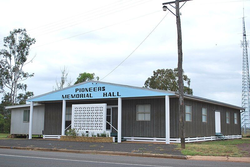 File:DulaccaPioneersMemorialHall.JPG