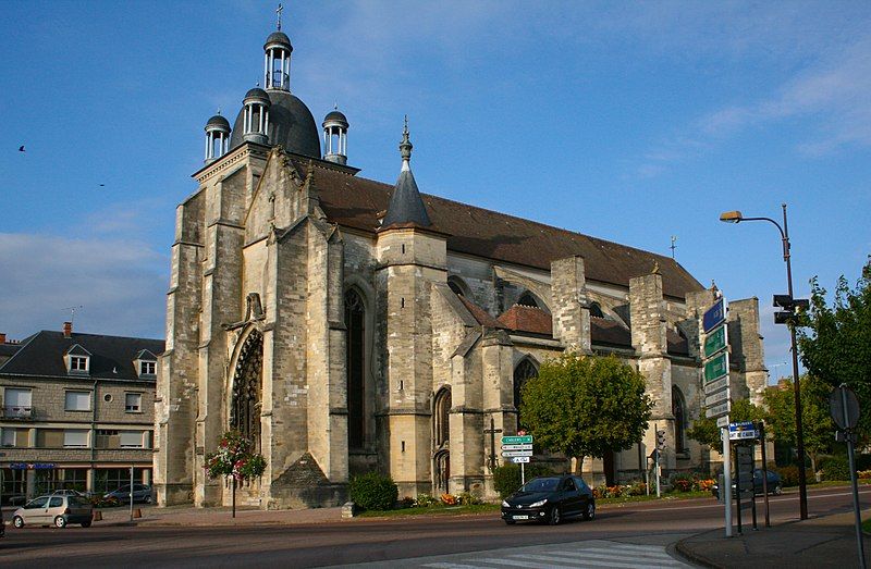 File:Eglise Arcis-sur-Aube.jpg