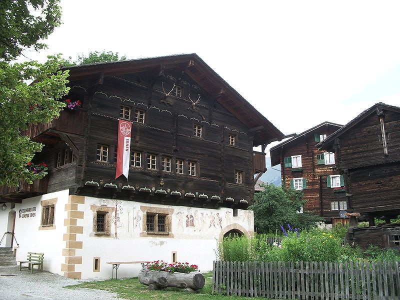 File:Ernen-Tellenhaus.jpg