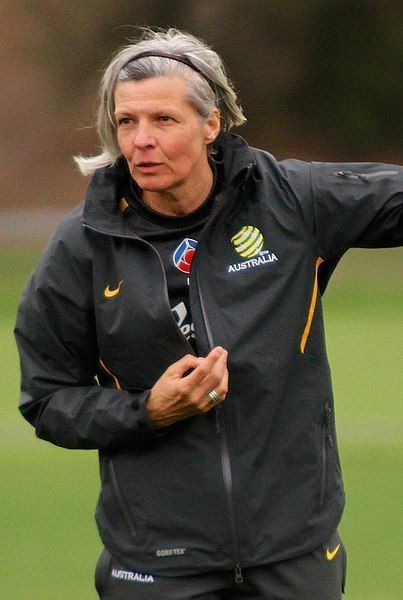 File:Hesterine-de-reus-coaching-matildas (cropped).jpg