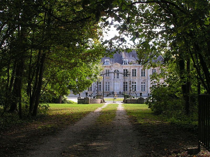 File:Isle-sur-Marne Château.JPG