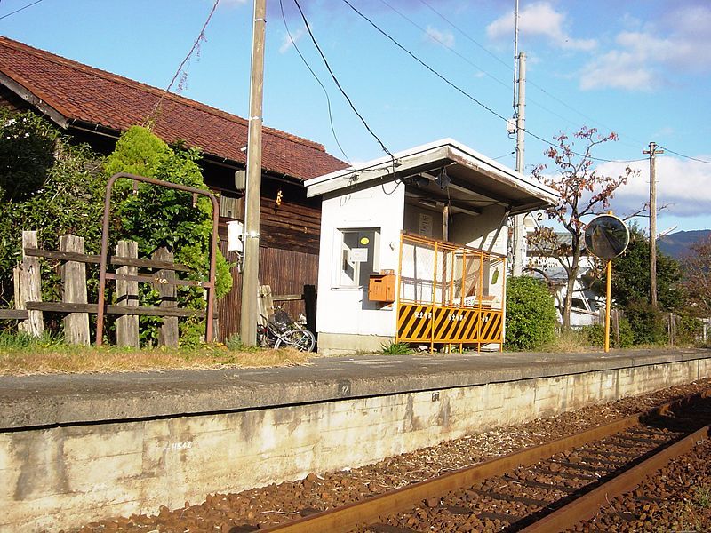 File:Kōdo Station building.jpg