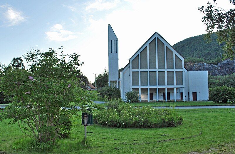 File:Kjøpsvik kirke.jpg