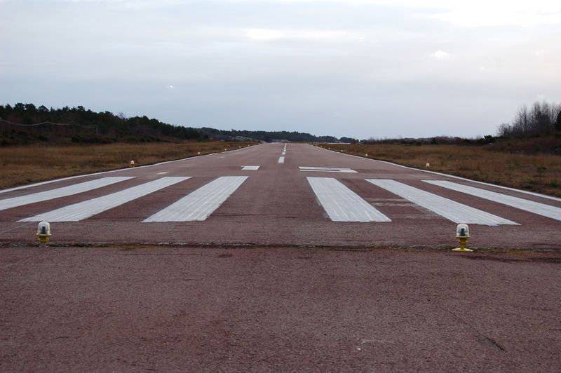 File:Kumlinge runway.jpg