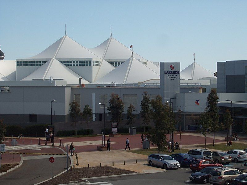 File:LakesideJoondalupCarPark.jpg