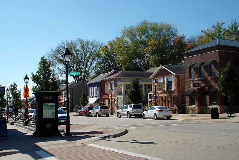 File:Le Claire, Iowa.jpg