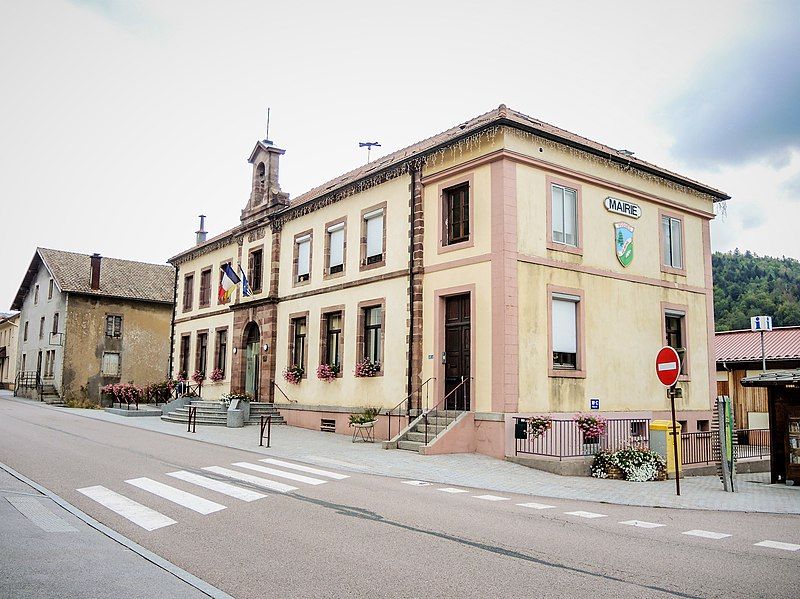 File:Mairie du Ménil.jpg