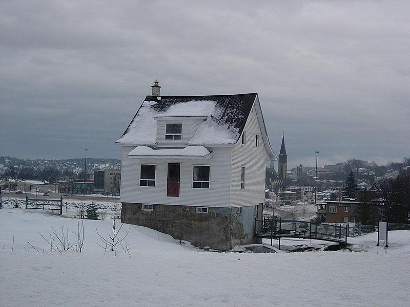 File:Maison Blanche Saguenay.jpg