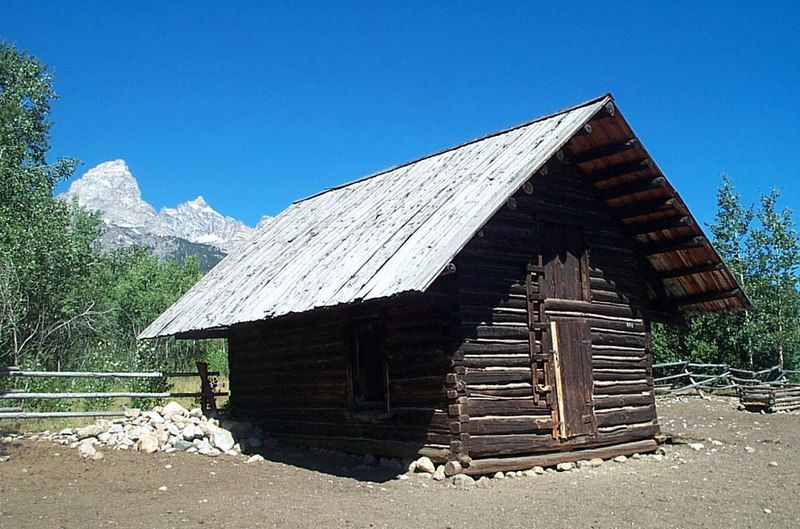 File:Manges Cabin.jpg