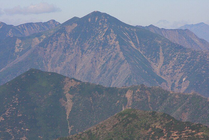 File:Mt PETEGARI.JPG