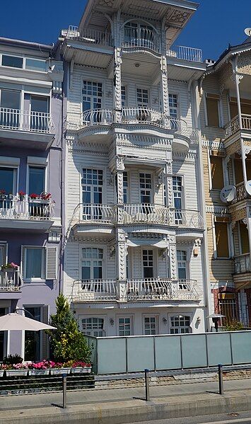 File:OldHouseIstanbul (8).jpg