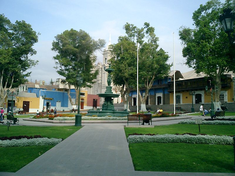 File:Plazamoquegua.JPG