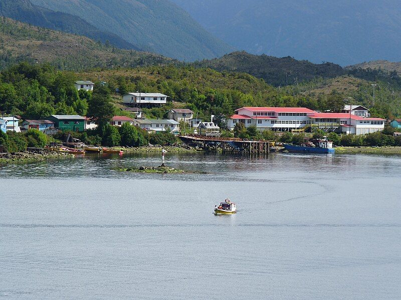 File:Puerto Edén harbour-2009.JPG