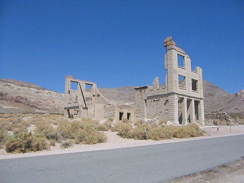 File:Rhyolite-banque.JPG