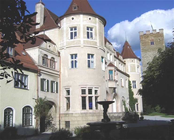 File:Schloss Neubeuern-2.jpg