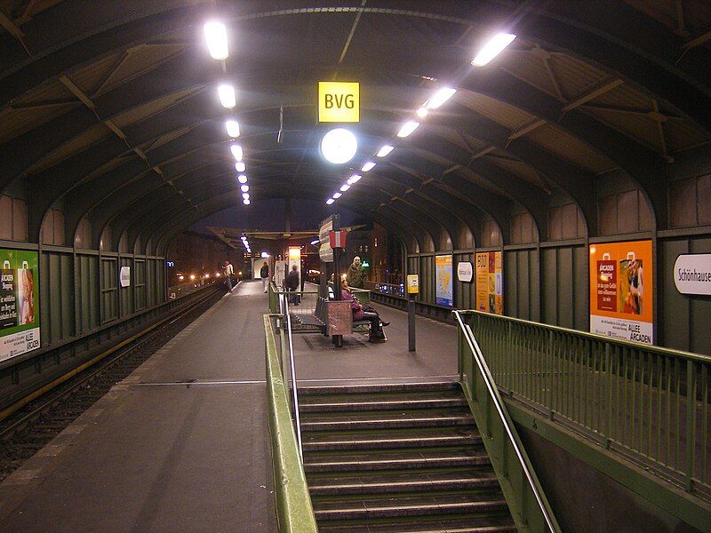 File:Schoenhauserallee U-Bahn.jpg