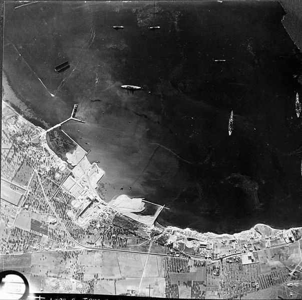 File:Taranto 1940 (4).jpg